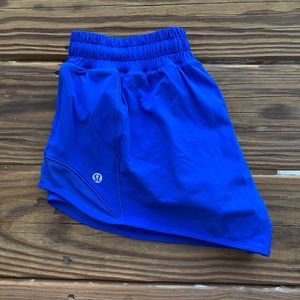 Lululemon Hotty Hot Shorts - Size 6 (2.5”)